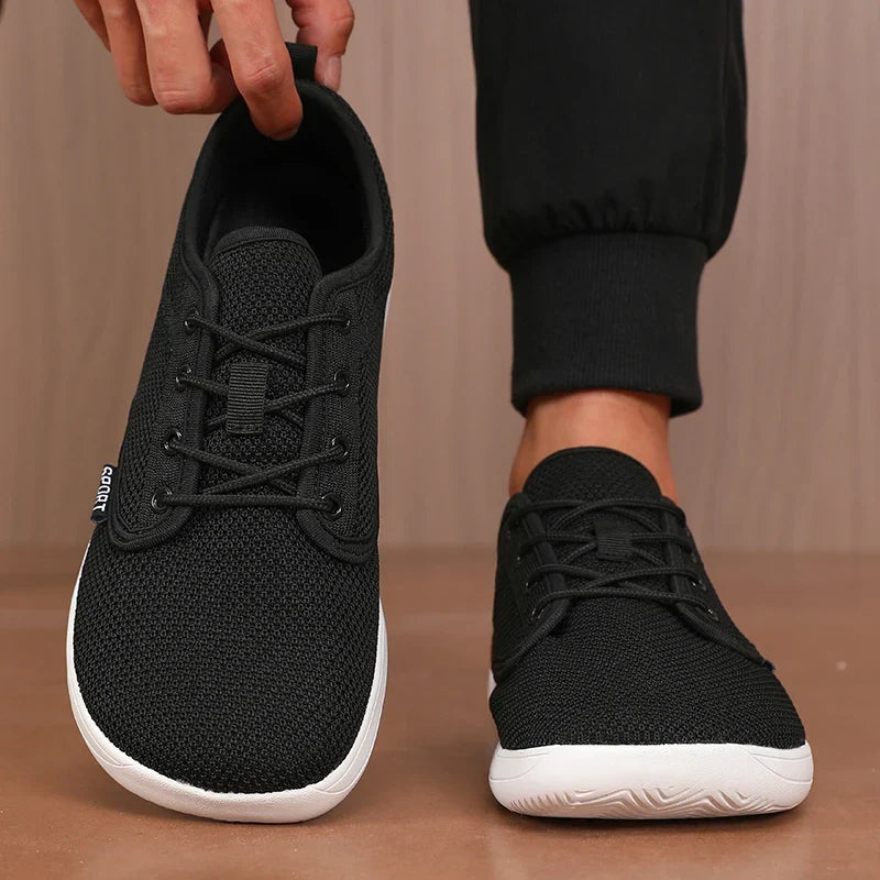 Amplestep Wide Walker in black with white sole